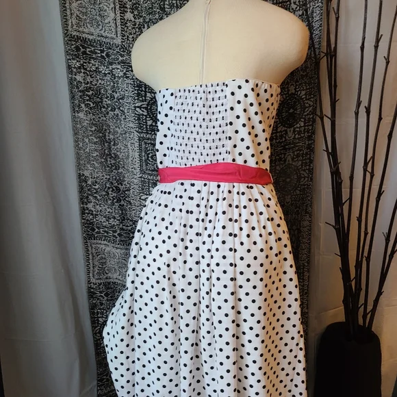 WHBM...GORGEOUS DRESS - Picture 3 of 5